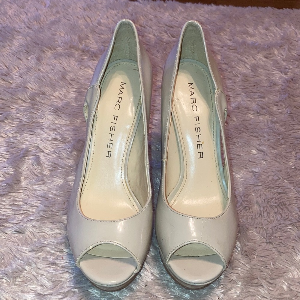 Marc Fisher tan patent leather heels.